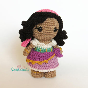 Esmeralda amigurumi doll - crochet pattern by Crochelandia