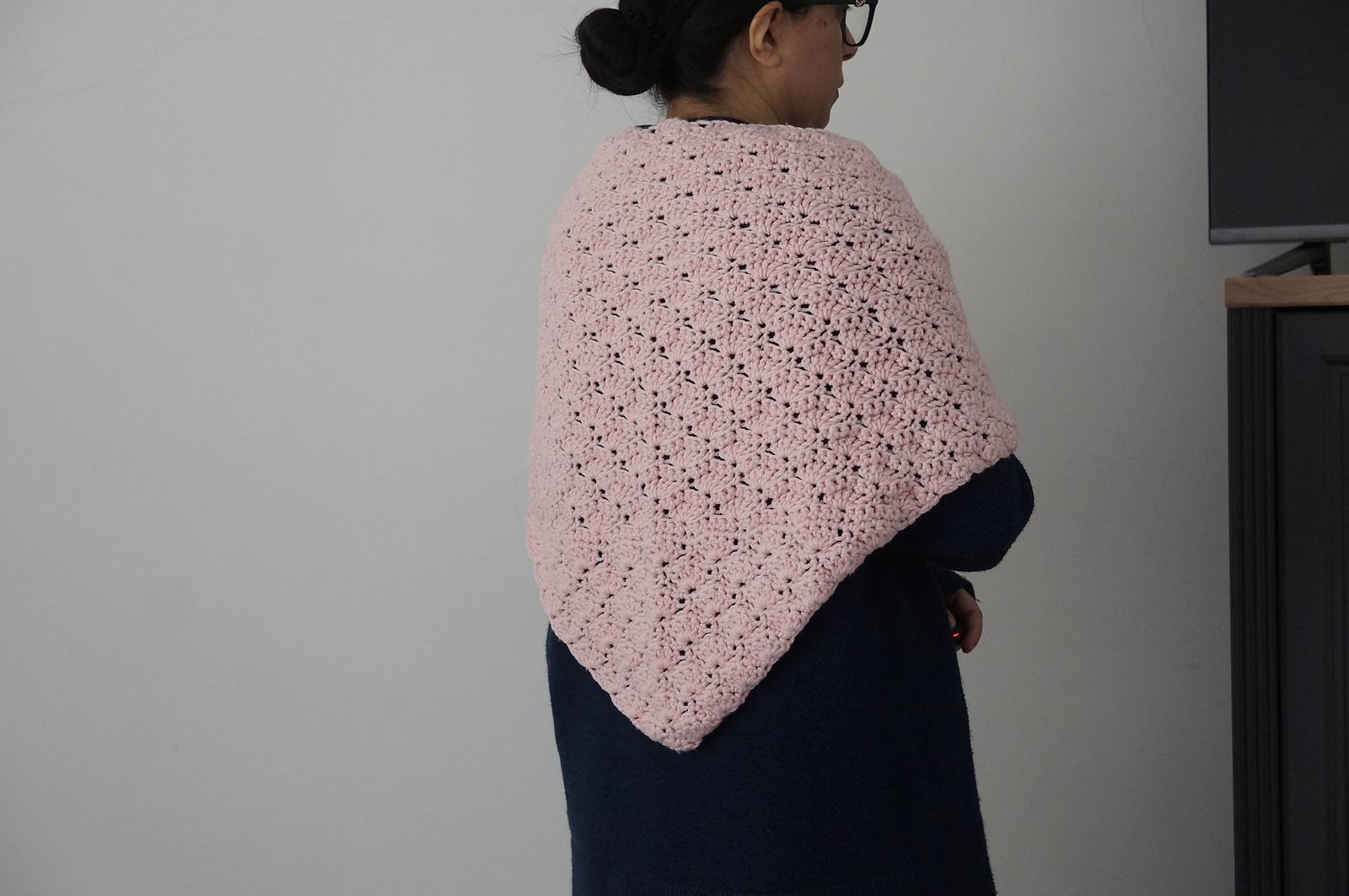 Triangular shell shawl
