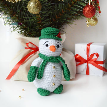 Crochet snowman amigurumi pattern