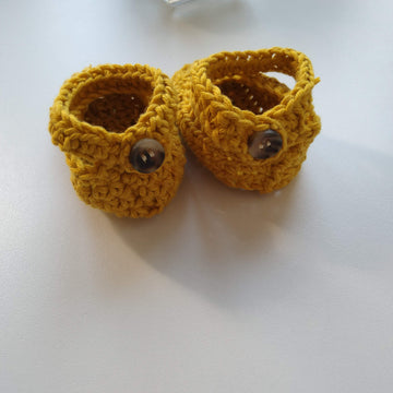 Lottie Easy Crochet Baby Shoes