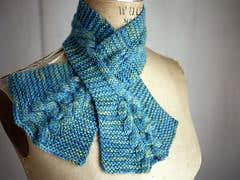Cabled Keyhole Scarf