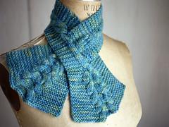 Cabled Keyhole Scarf