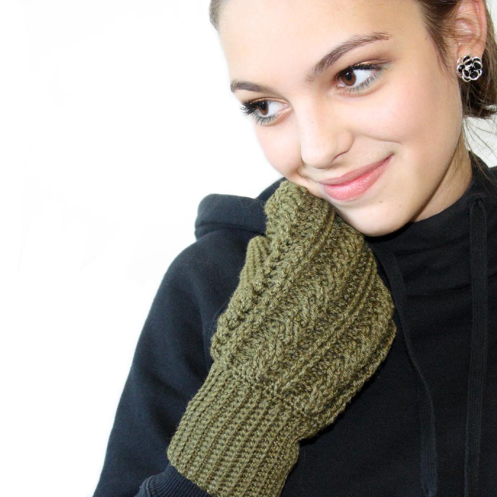 Ladies Cabled Mittens