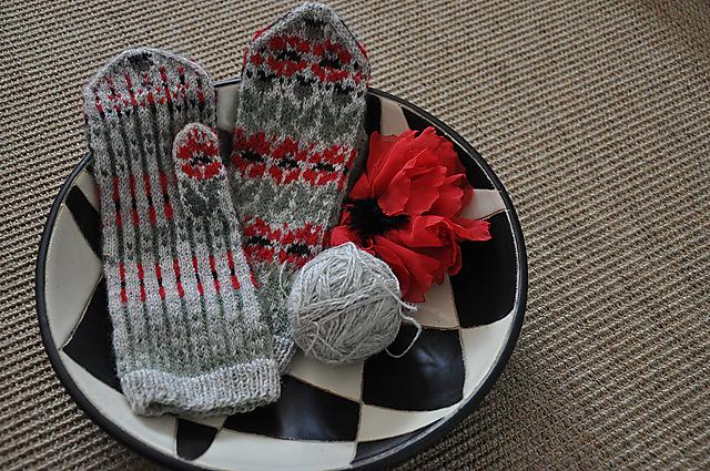 Poppies Mittens