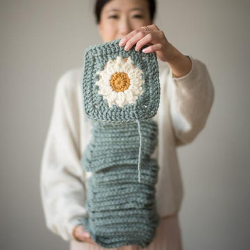 Cozy Days Daisy Blanket