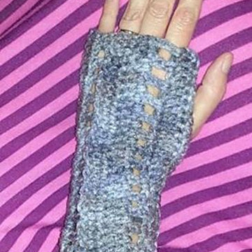 Easy Lacey Fingerless Gloves