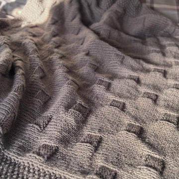 Easy Circle Illusion Knitted Blanket