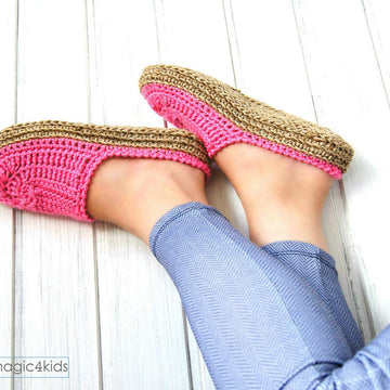 Women's pink clogs