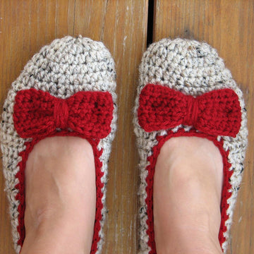 Crochet slippers with bow