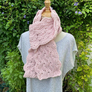 Wavy shells scarf
