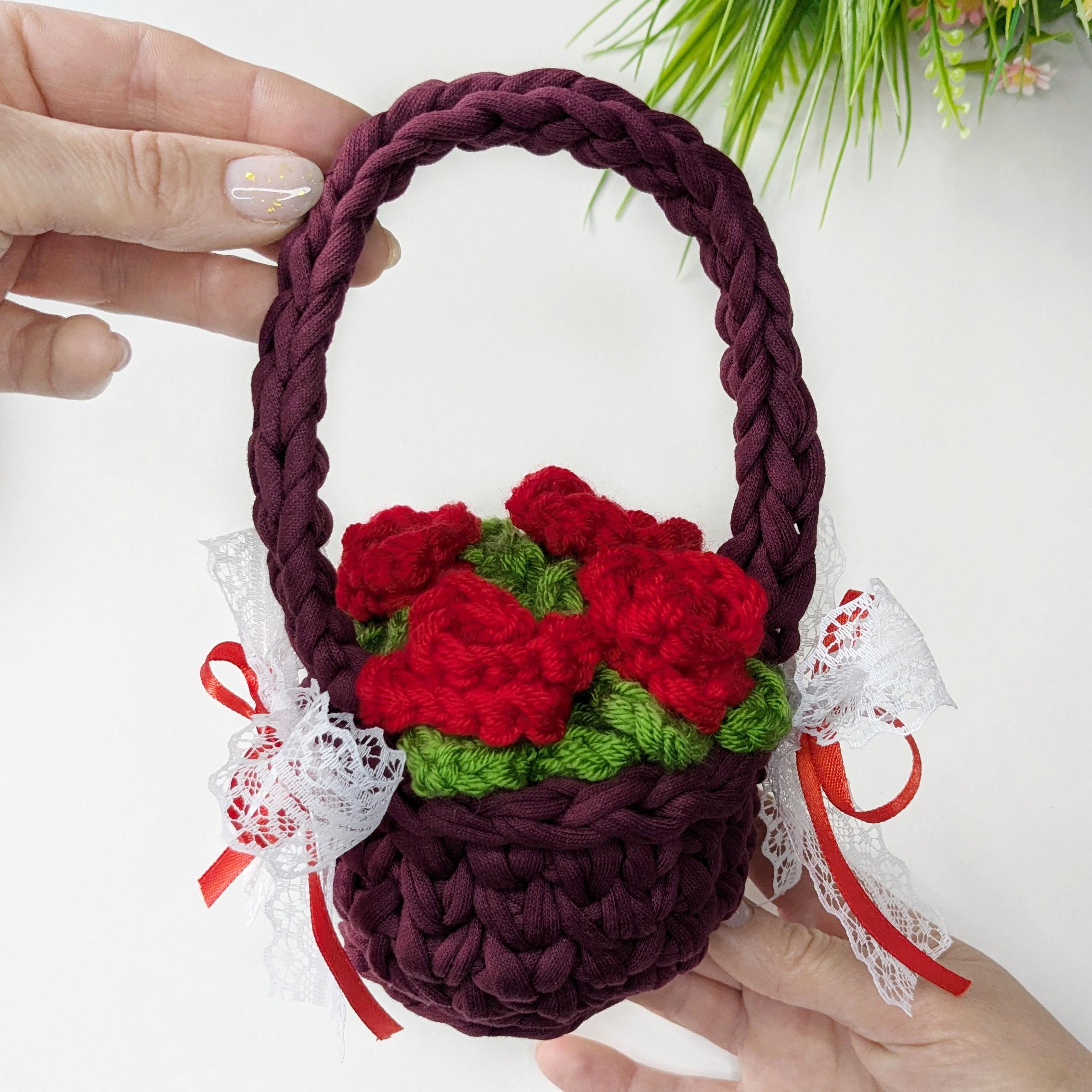 Crochet Mini Basket with Roses Pattern, Easy Bouquet Kechain