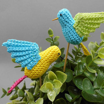 Little flying bird hanging decoration & flower pot stick - easy from scraps of yarn