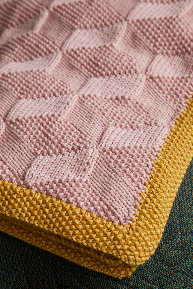 Tumbling Blocks Blanket - Knitting Pattern For Home in Debbie Bliss Cashmerino Chunky by Debbie Bliss