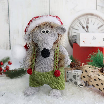 Hedgehog Stiff in the autumn and winter outfits