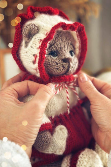 Teddy Bear Outfit Knitting Pattern – Little Heart Outfit PDF (25–30 cm)
