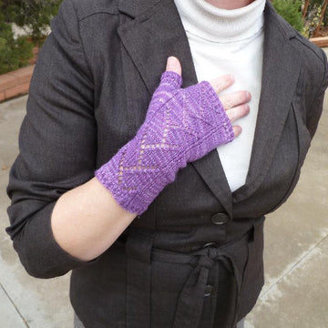 Sugar Plum Lace Mitts