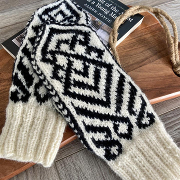 The Irish Fisherman Mittens