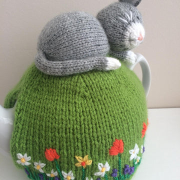 Cat nap tea cosy