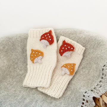 Fingerless gloves with mushrooms
