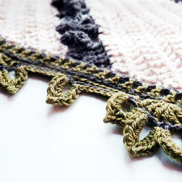 Badiane [bah-dee-ahn] bulky  shawl