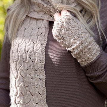 Fallberry Mitts, Hat, and Scarf