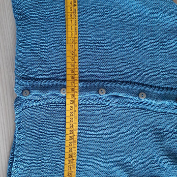 Joy - V-neck summer top with buttons