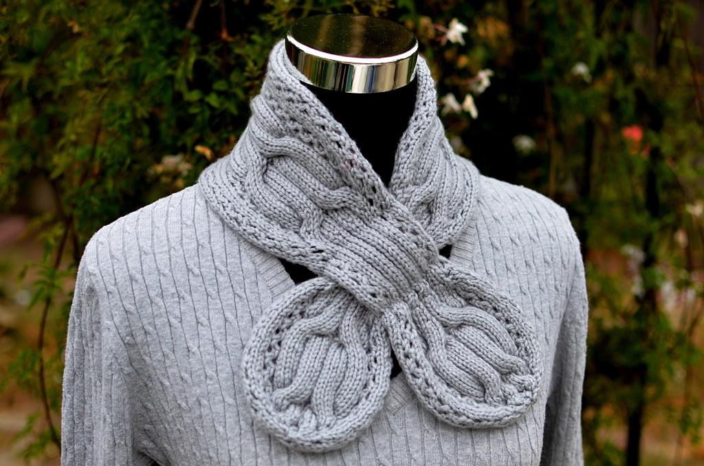 Gray Circle Cables Scarf