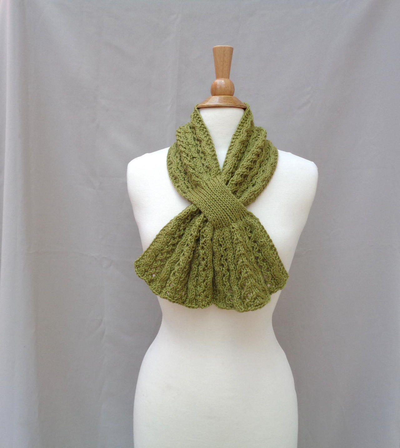 Peridot Keyhole Scarf