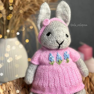 Knitting pattern Bunny in dress