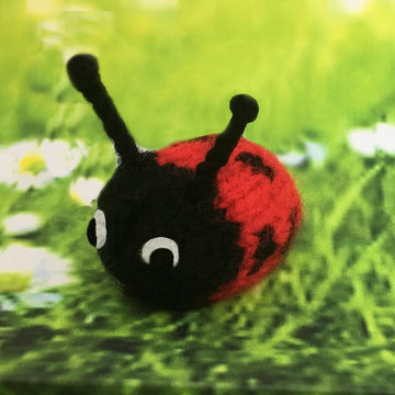 Finger puppets: 7 garden creatures: bee, snail, caterpillar, ladybird, worm, butterfly, spider