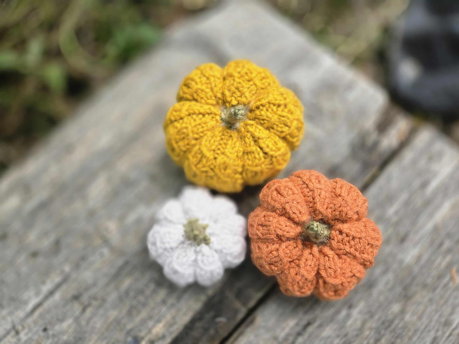 Faux Cables Pumpkin Trio