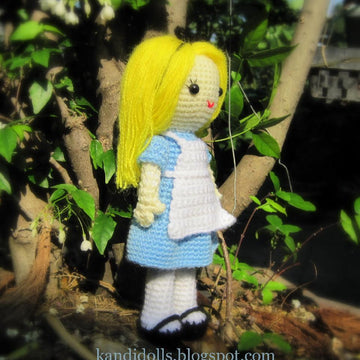Alice in Wonderland - Amigurumi crochet pattern