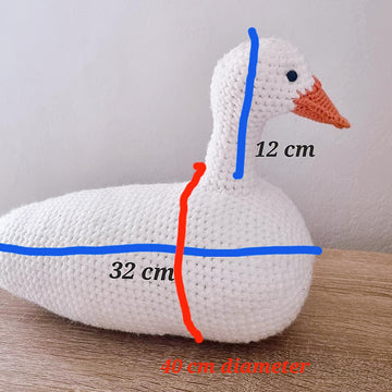 Duck with cape amigurumi