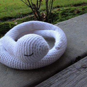 Sleepy Snake Amigurumi