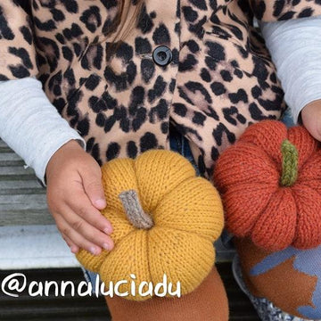 Knitting pumpkin in 3 different sizes