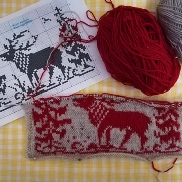 Knitting pattern Interchangeable pillow panels to decorate your home for Christmas.