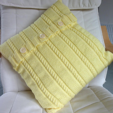 Cabled cushion cover