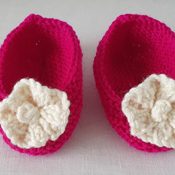 Fiona - Baby shoes with a knitted flower