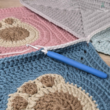 Puppy Pawprint Blanket - UK Terminology