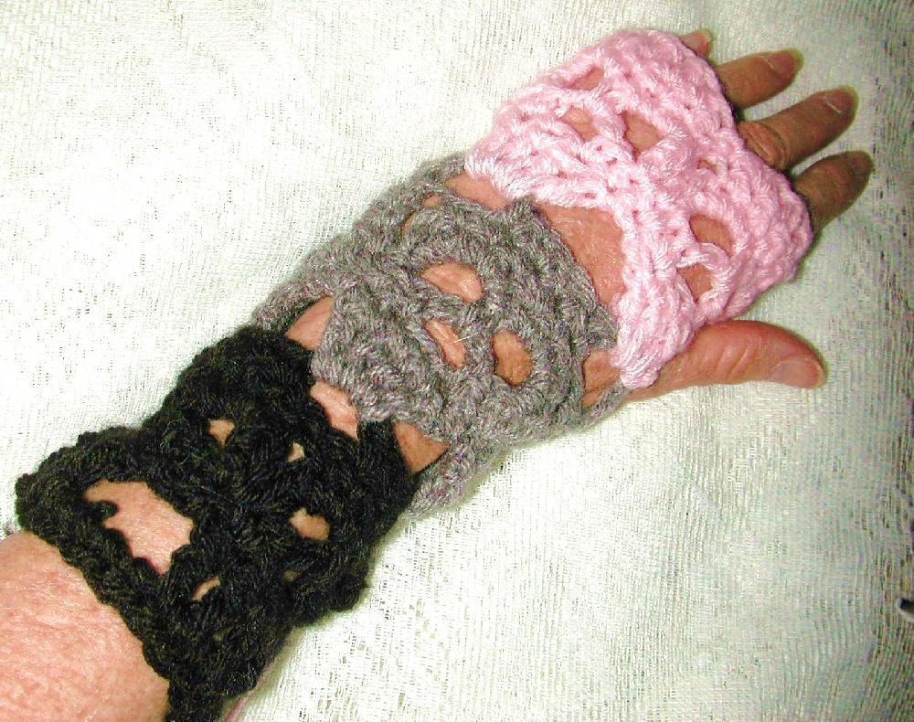 Creepy Skull Gauntlet Fingerless Gloves  Worsted Weight