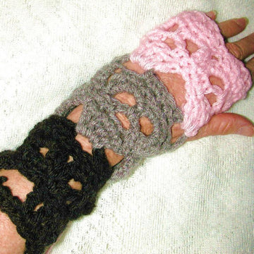 Creepy Skull Gauntlet Fingerless Gloves  Worsted Weight