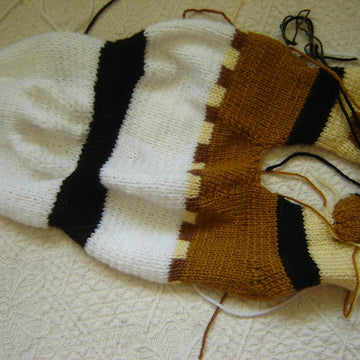 Toy  knitting paterns -Knitted Panda  kung fu