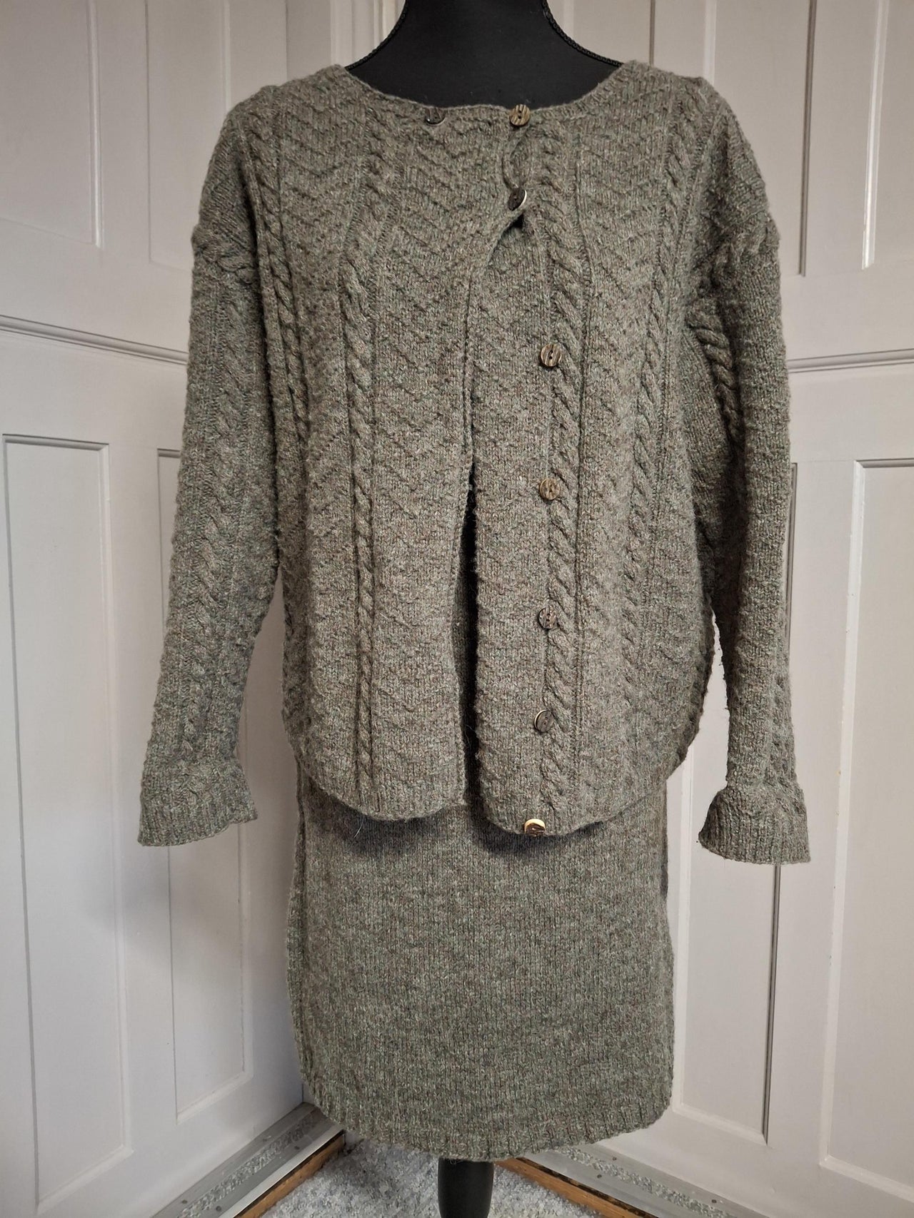 SKELBO, cardigan in Shetland wool