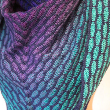 Triangular shawl "atlantis"