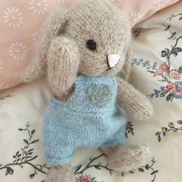 Bunny Dungarees and Beret, Back-and-forth knitting