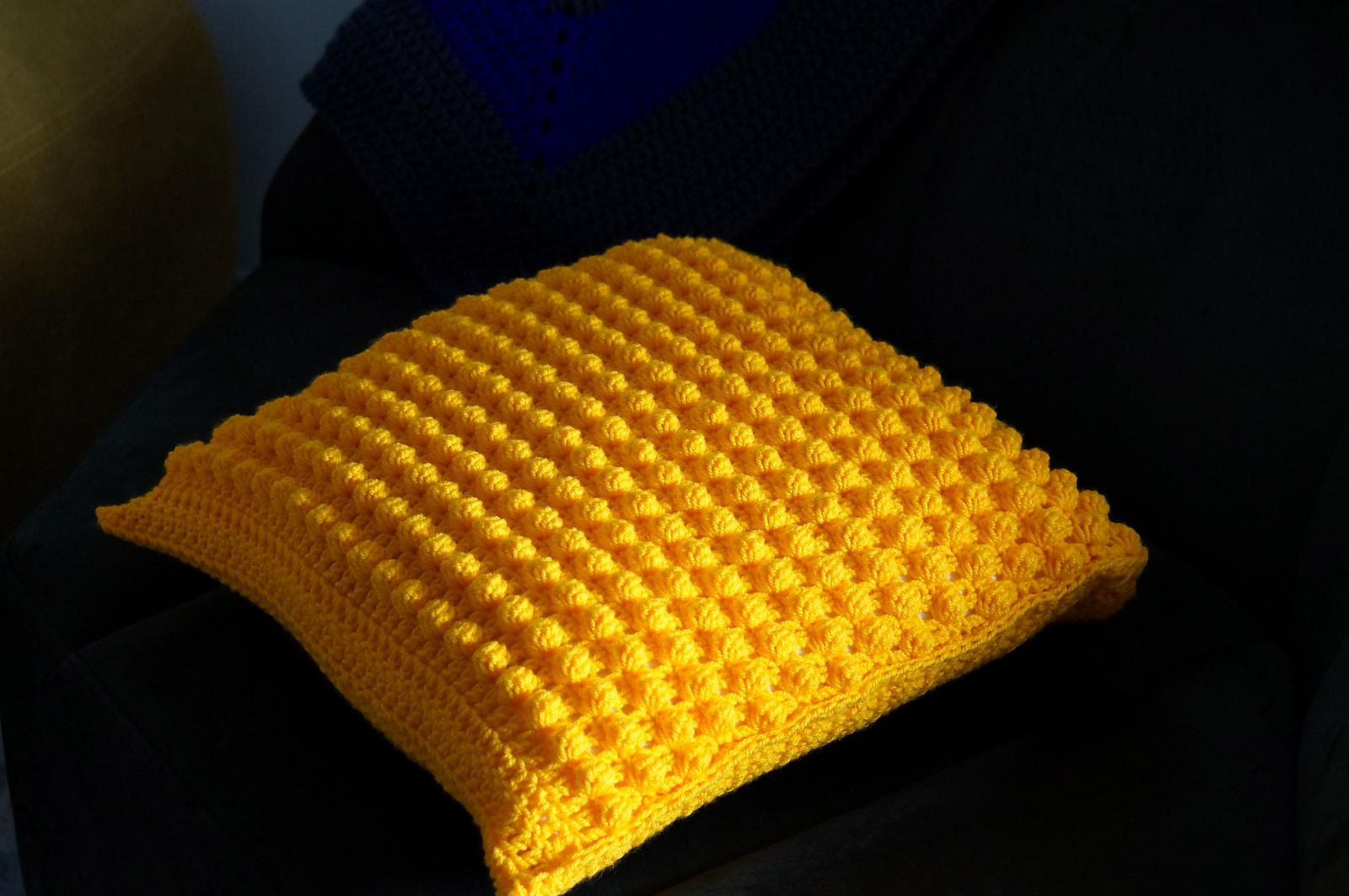 Bobble stitch pillow cover