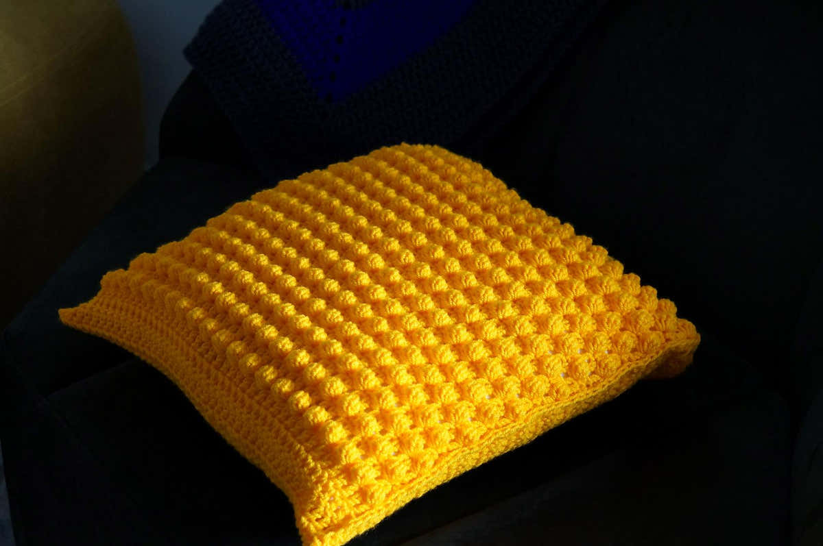 Bobble stitch pillow cover