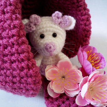 230 Little Mouse with a Flower House