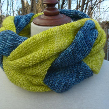 Twisted cowl