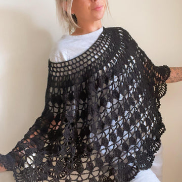 Cupcakes & Fan’s Poncho